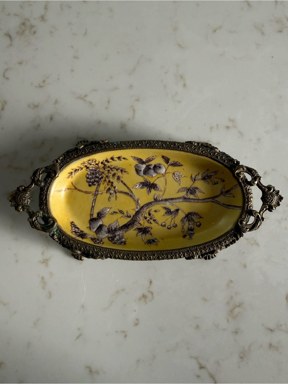Vintage Hua Rong Tang Zhi Floral Porcelain Soap Dish with Brass Feet